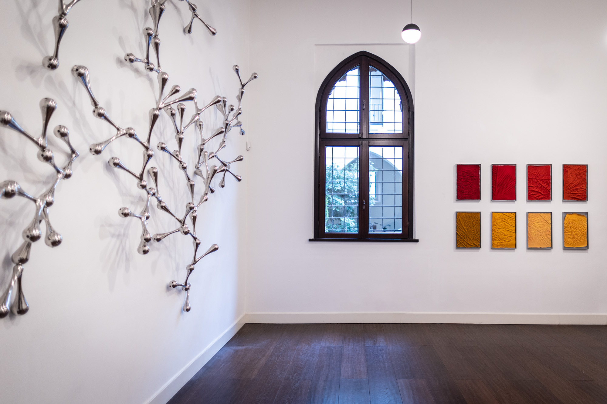 Arte contemporanea negli spazi LCA: The air between the leaves di Loris Cecchini